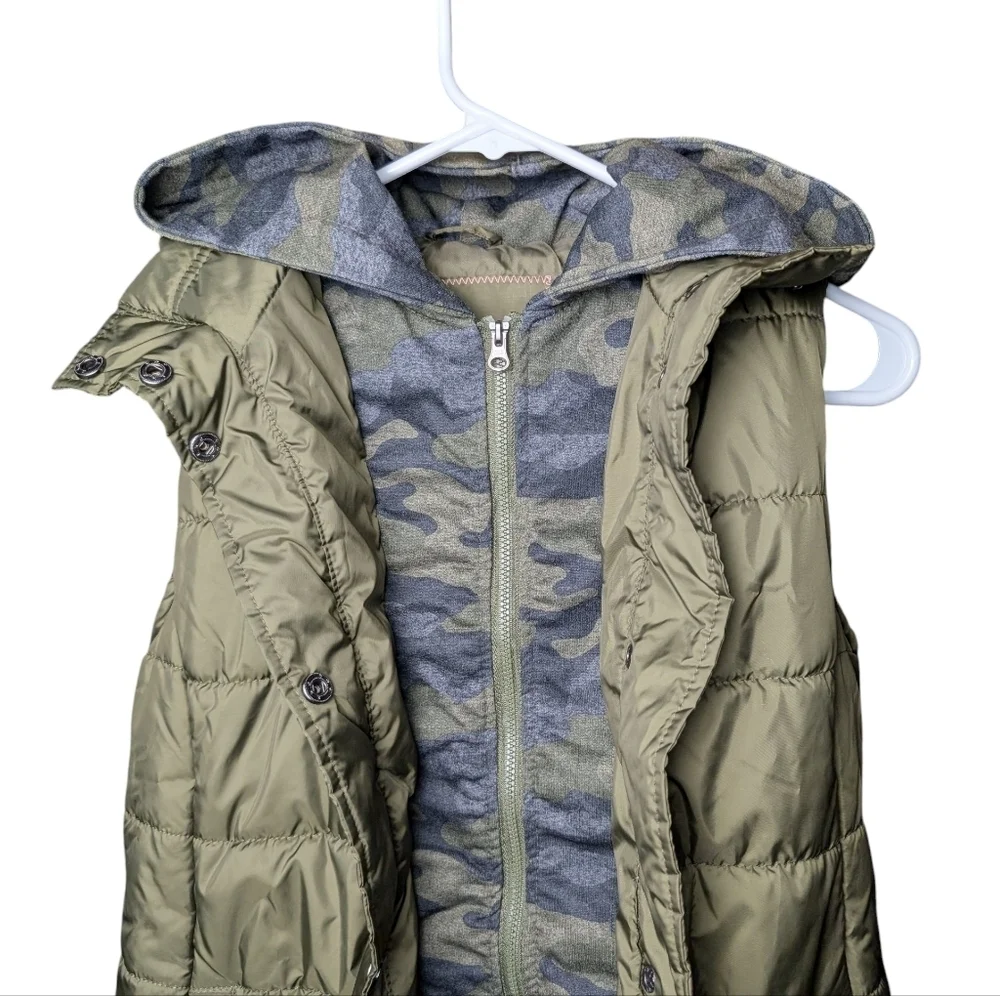 Arizona Jeans Olive Green Camo Hooded Puffy Puffer Vest Zipper Layered Like New